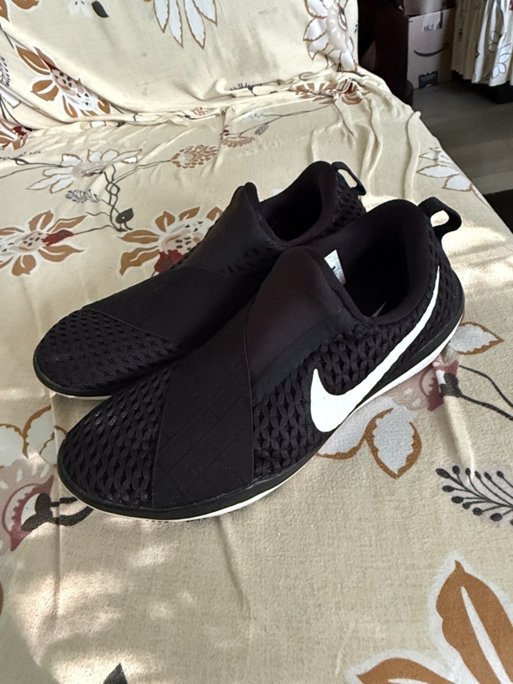 Nike free Connect Black Slip-On Knit Sneakers with White Swoosh size 6.5M